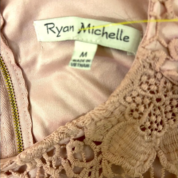 Woman’s Lace Dress - Picture 4 of 4